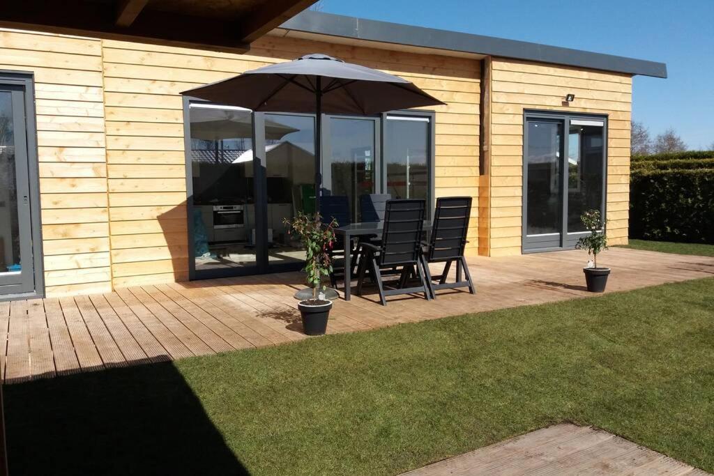Luxe Vakantie Bungalow Met 3 Slaapkamers Dronrijp Exterior photo